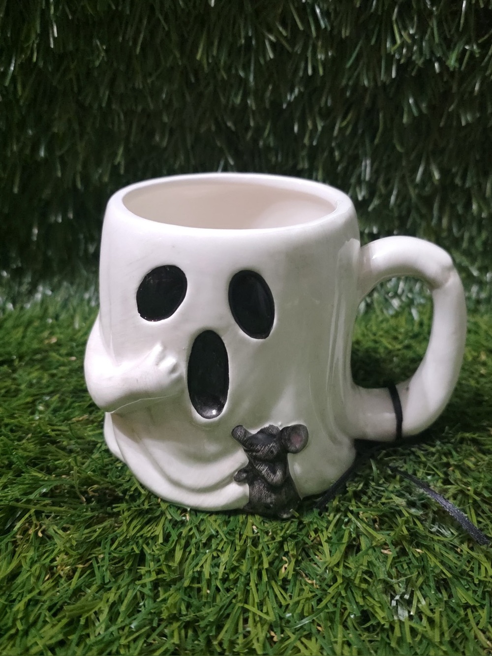 Blue Sky White Ghost-Shaped Ceramic Mug with Mouse Accent